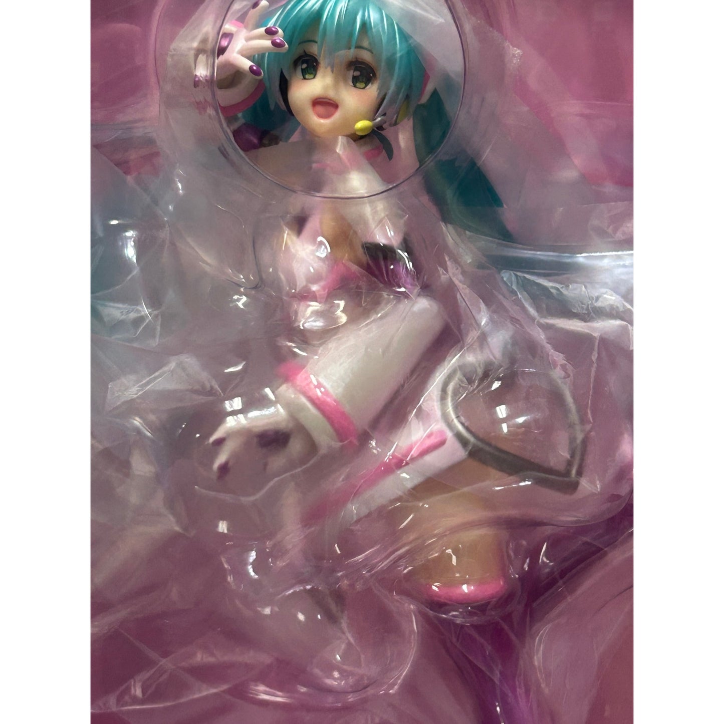 Character Vocal Series 01 Hatsune Miku Kentaro Yabuki x Osoba Ver. 1/7 Scale