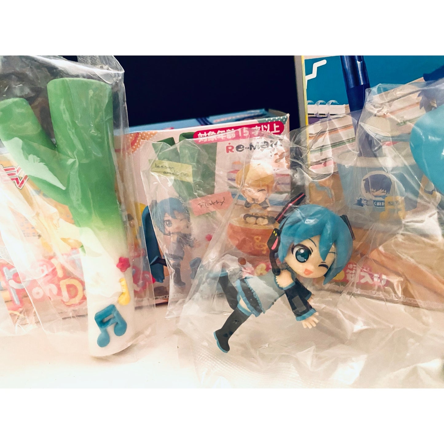 Re-ment Hatsune Miku Party On Desk Series Blind Box “Hatsune Miku”