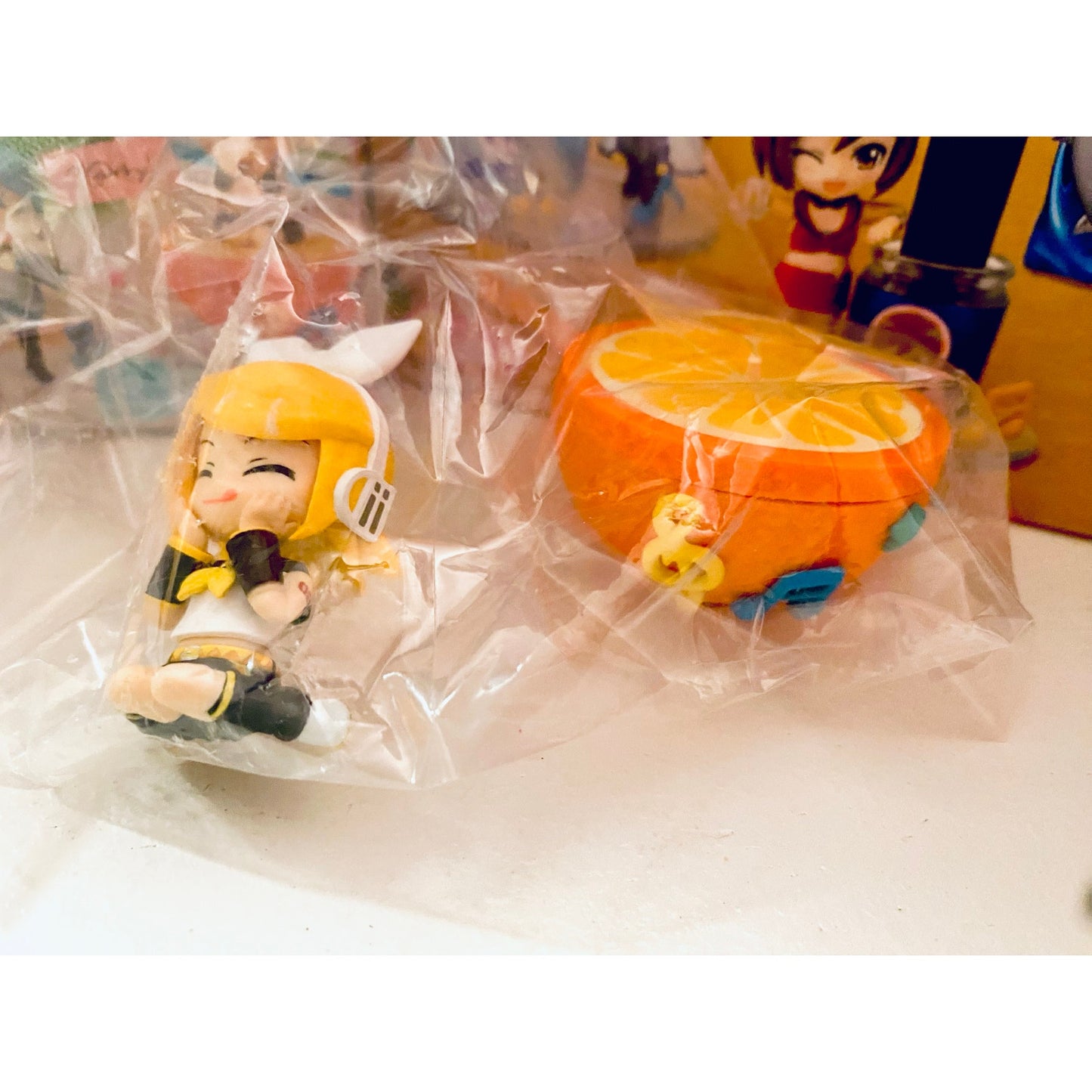 Caja sorpresa de la serie Party On Desk de Hatsune Miku de Re-ment “Kagamine Rin”