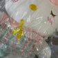 Peluche de conejito guiñando el ojo de Hello Kitty