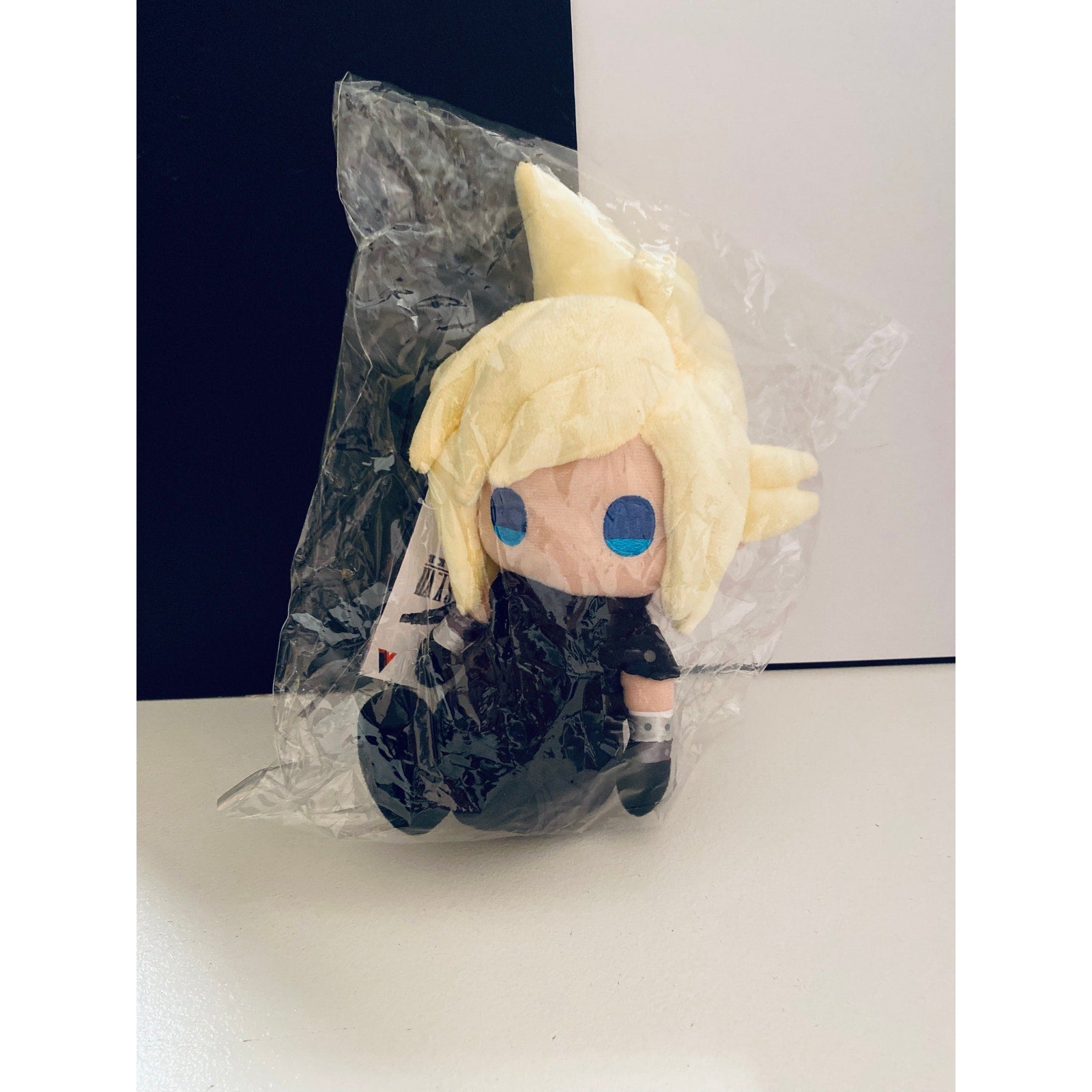 Peluche Cloud Strife de Final Fantasy VII Remake