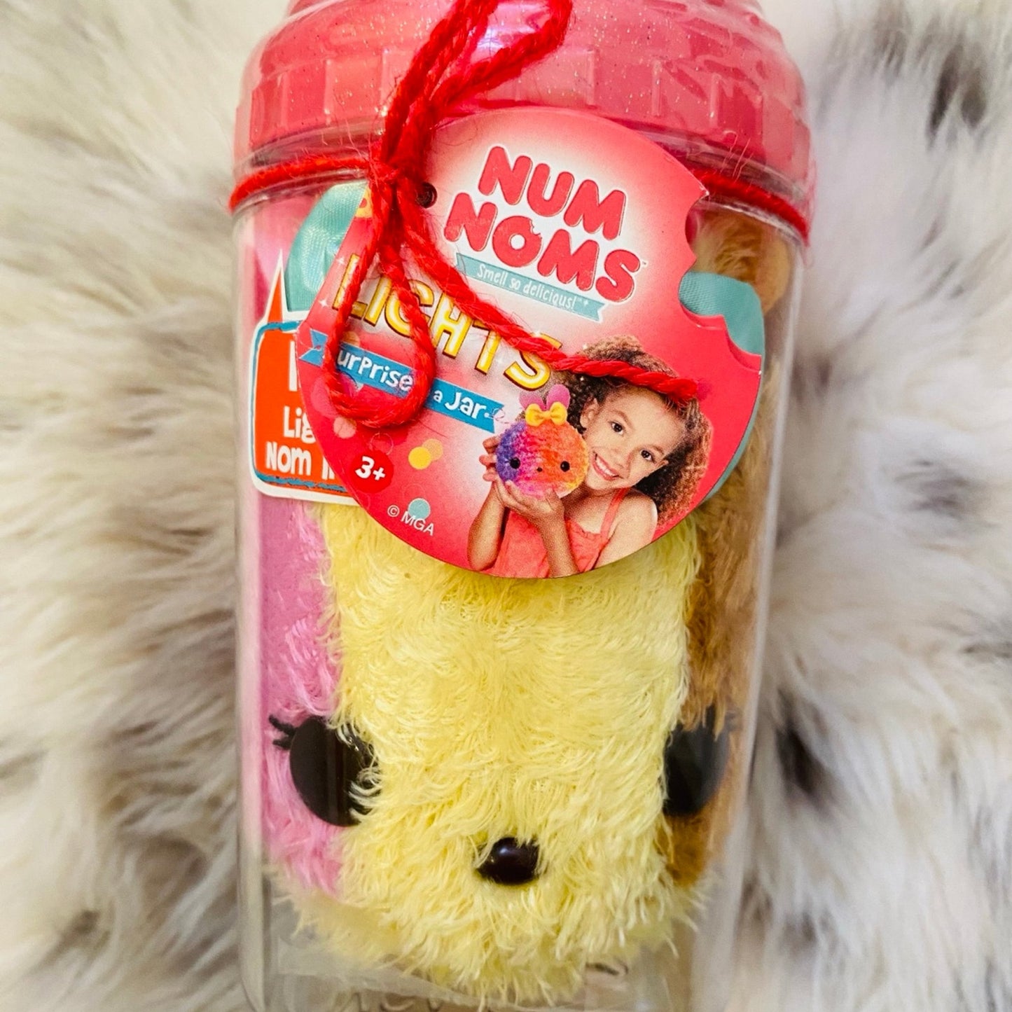 Num Noms lyser overraskelse i en krukke #3