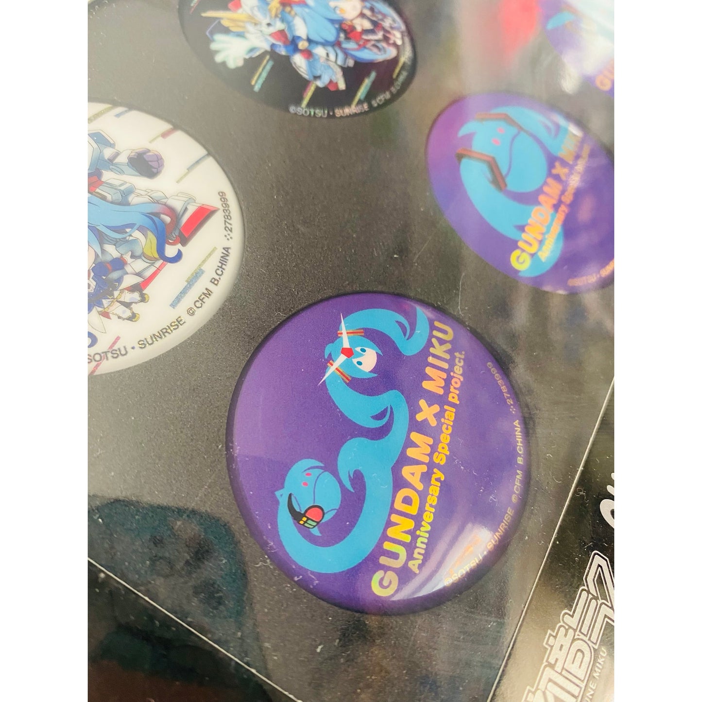 Gundam x Hatsune Miku Memorial Can Badge Set