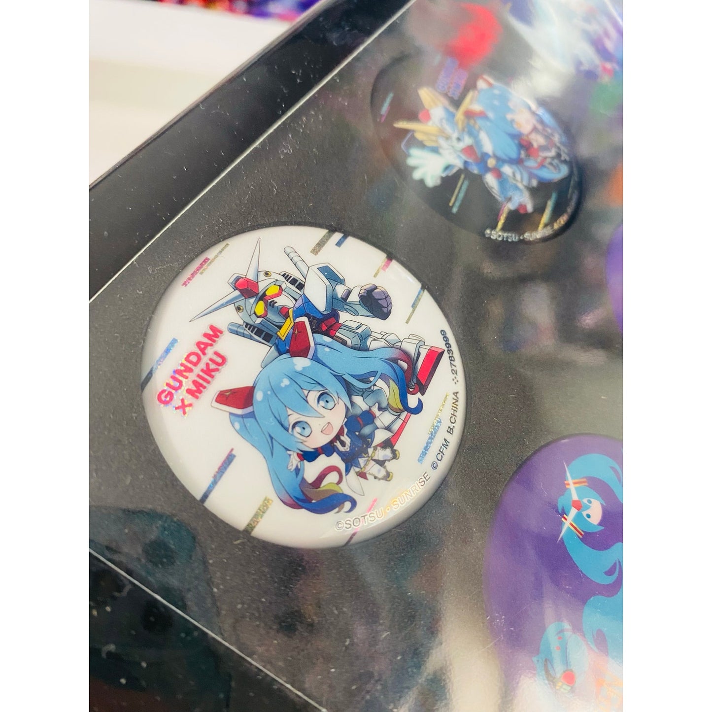 Gundam x Hatsune Miku Memorial Can Badge Set
