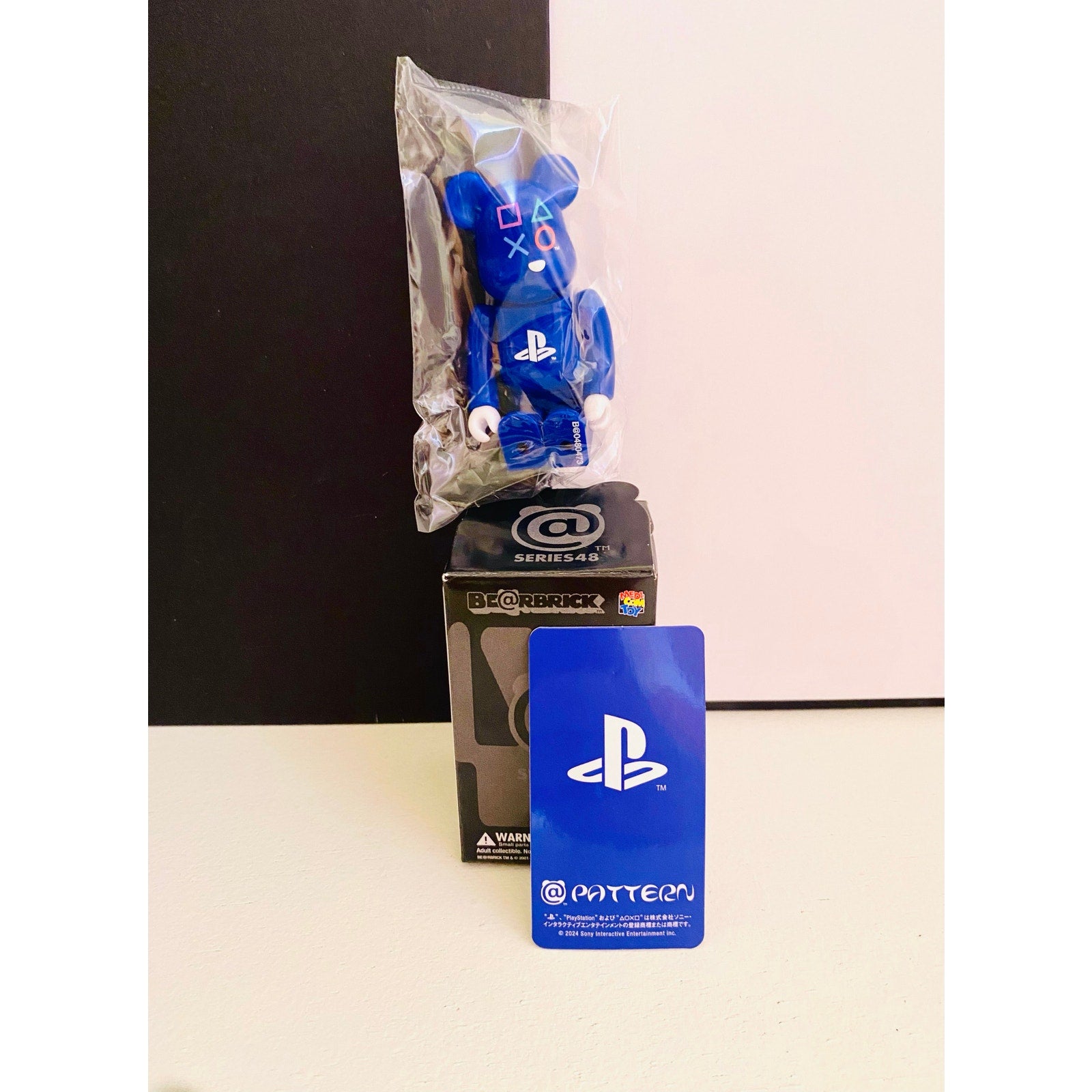 Caja sorpresa BE@RBRICK Serie 48 PlayStation azul