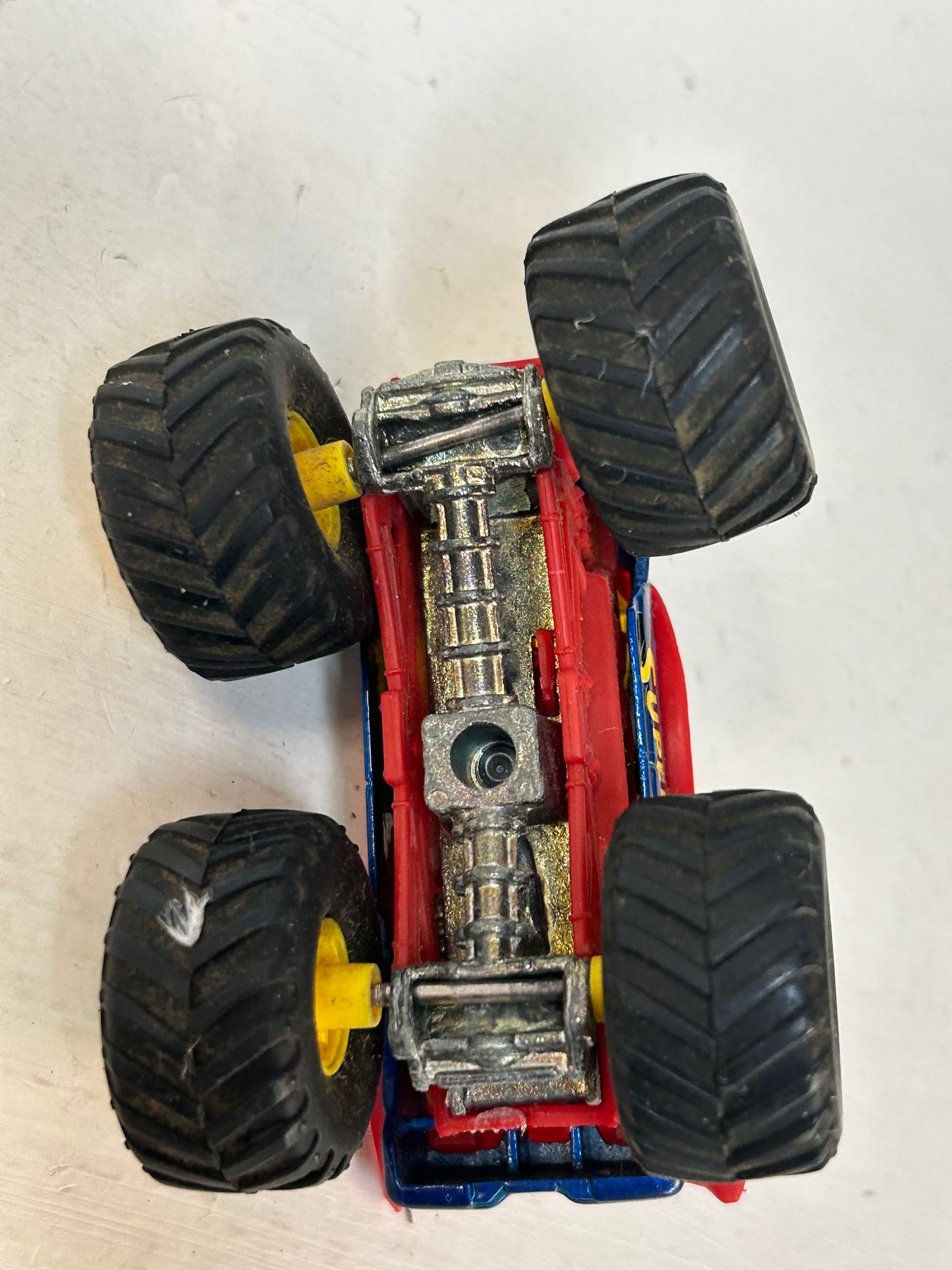 Hot Wheels DC Superman Monster Truck – Die-Cast Collectible Vehicle