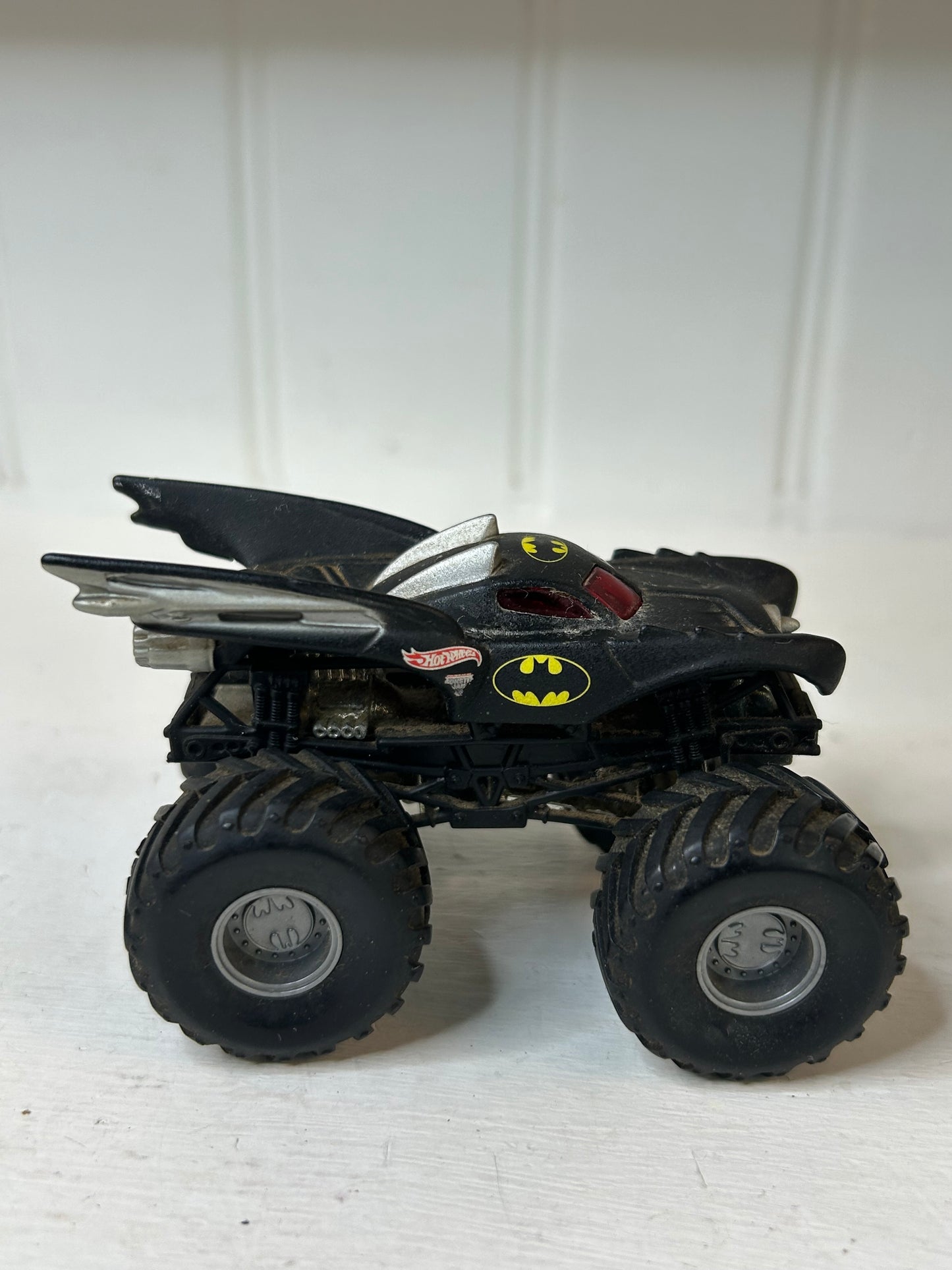 Hot Wheels DC Batman Monster Truck – Batmobile Die-Cast Vehicle