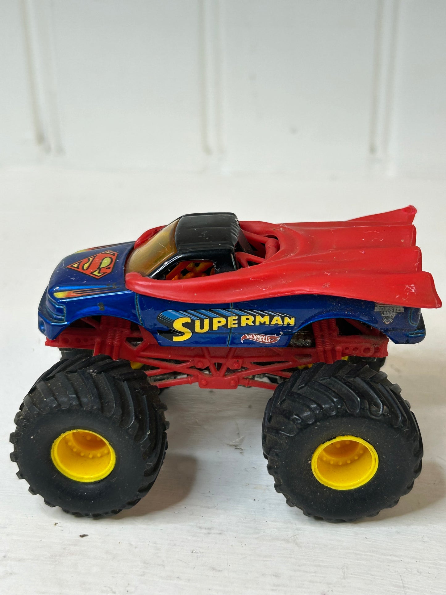 Hot Wheels DC Superman Monster Truck – Die-Cast Collectible Vehicle