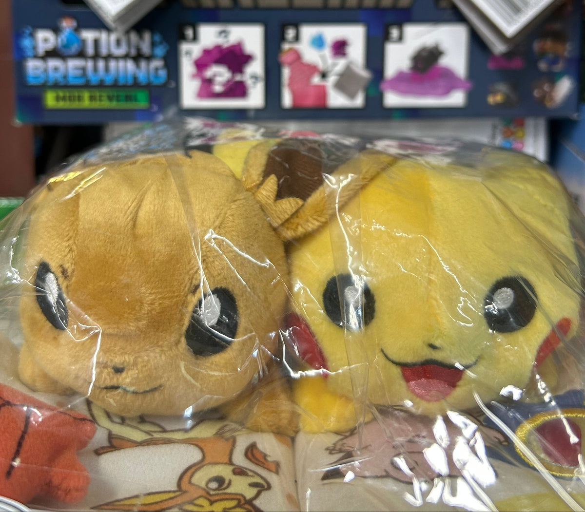 Pokémon Center Limited Pikachu & Eevee Autumn Plush Doll – 2018 Japan Exclusive