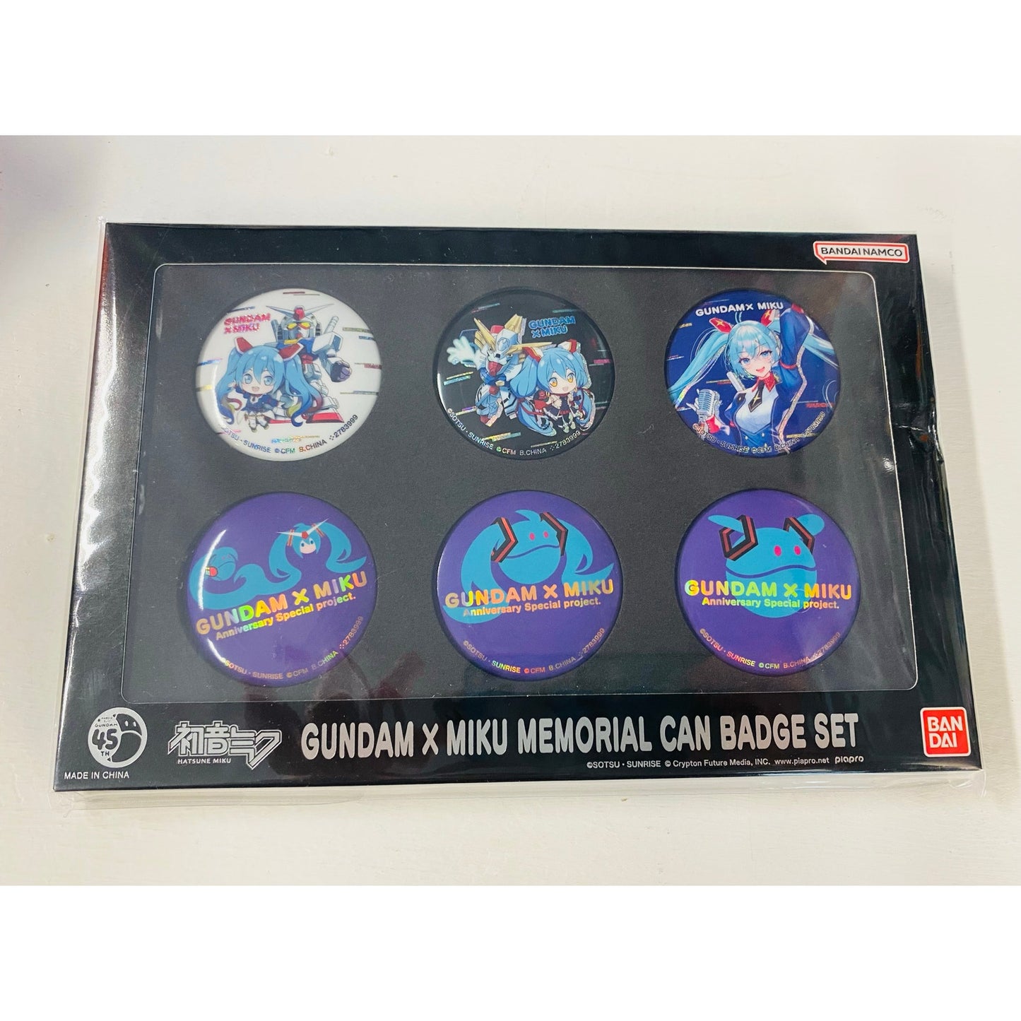 Gundam x Hatsune Miku Memorial Can Badge Set