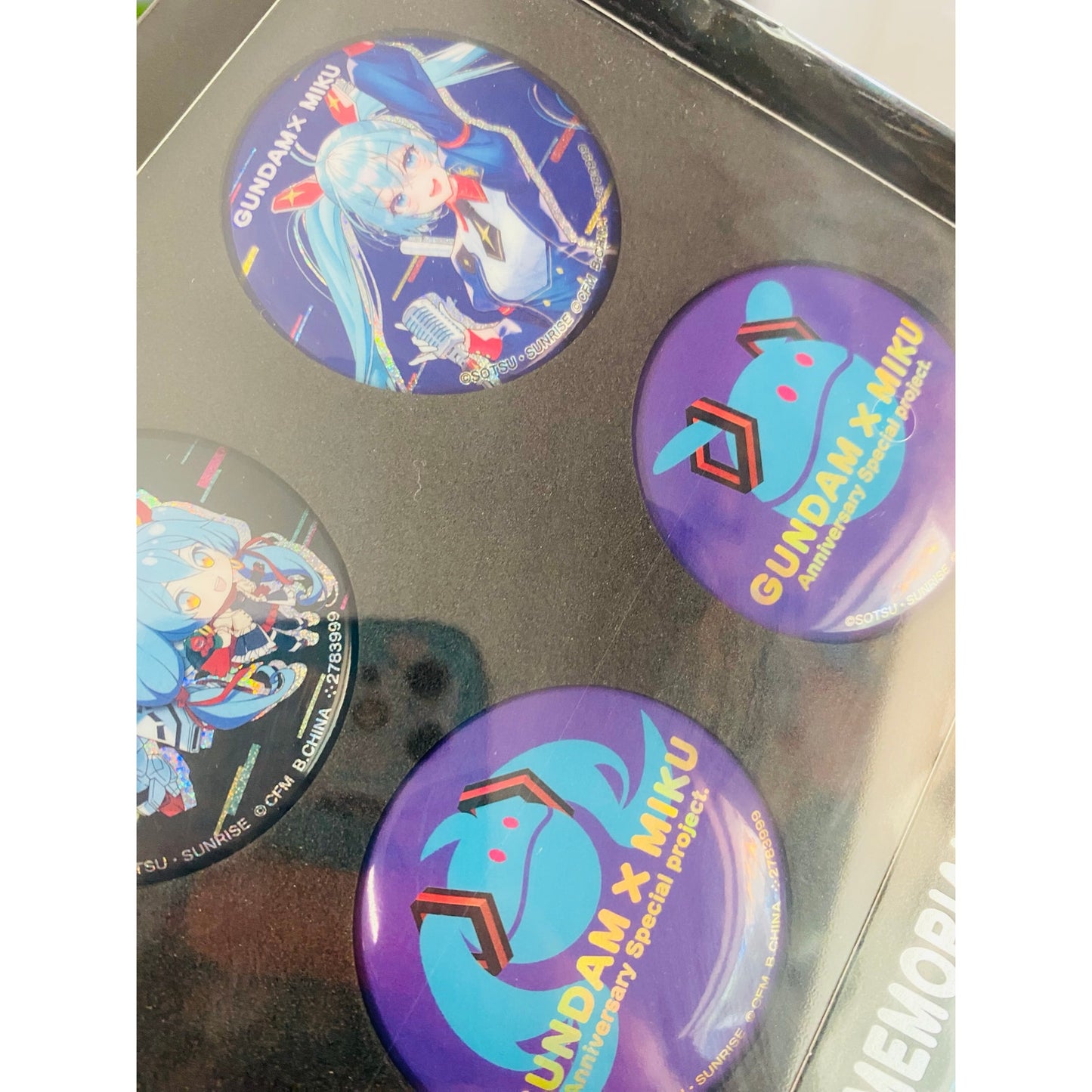 Gundam x Hatsune Miku Memorial Can Badge Set