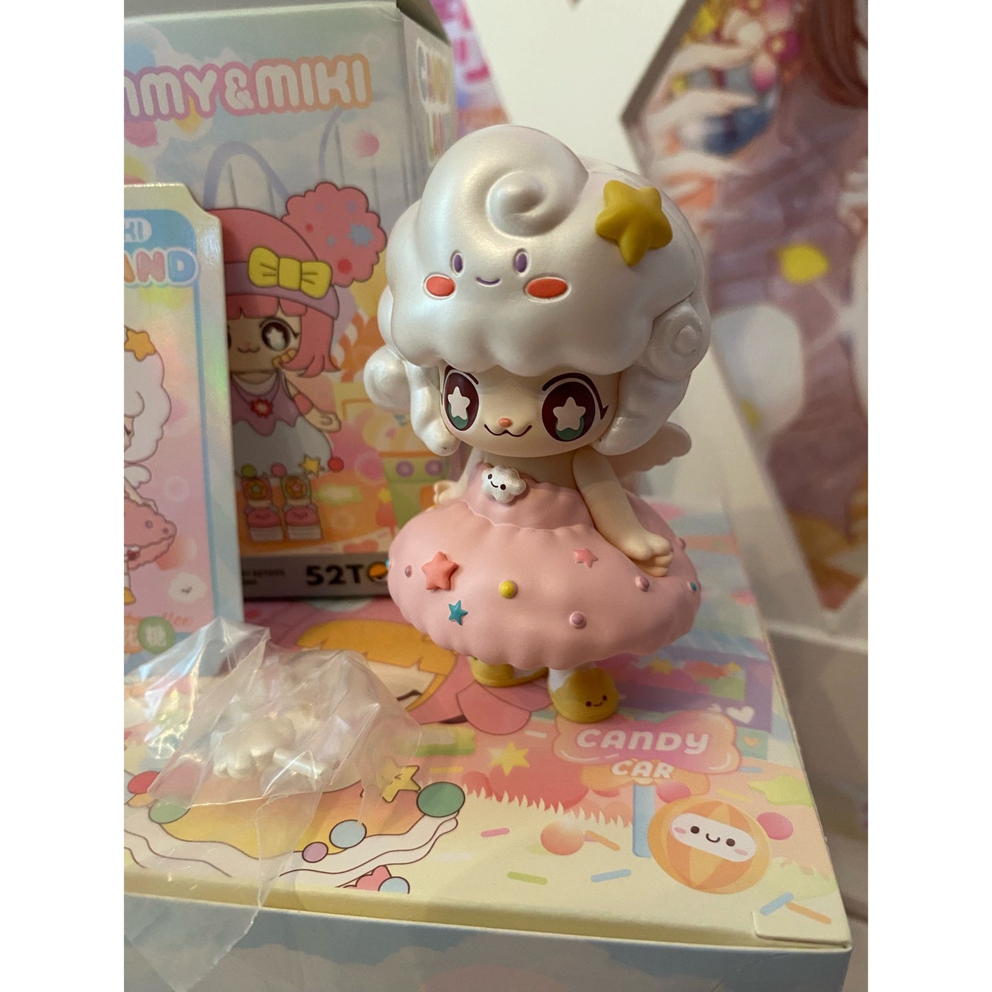 52Toys x Kimmy &amp; Miki Candy Land Series Blind Box Marshmallow Kimmy