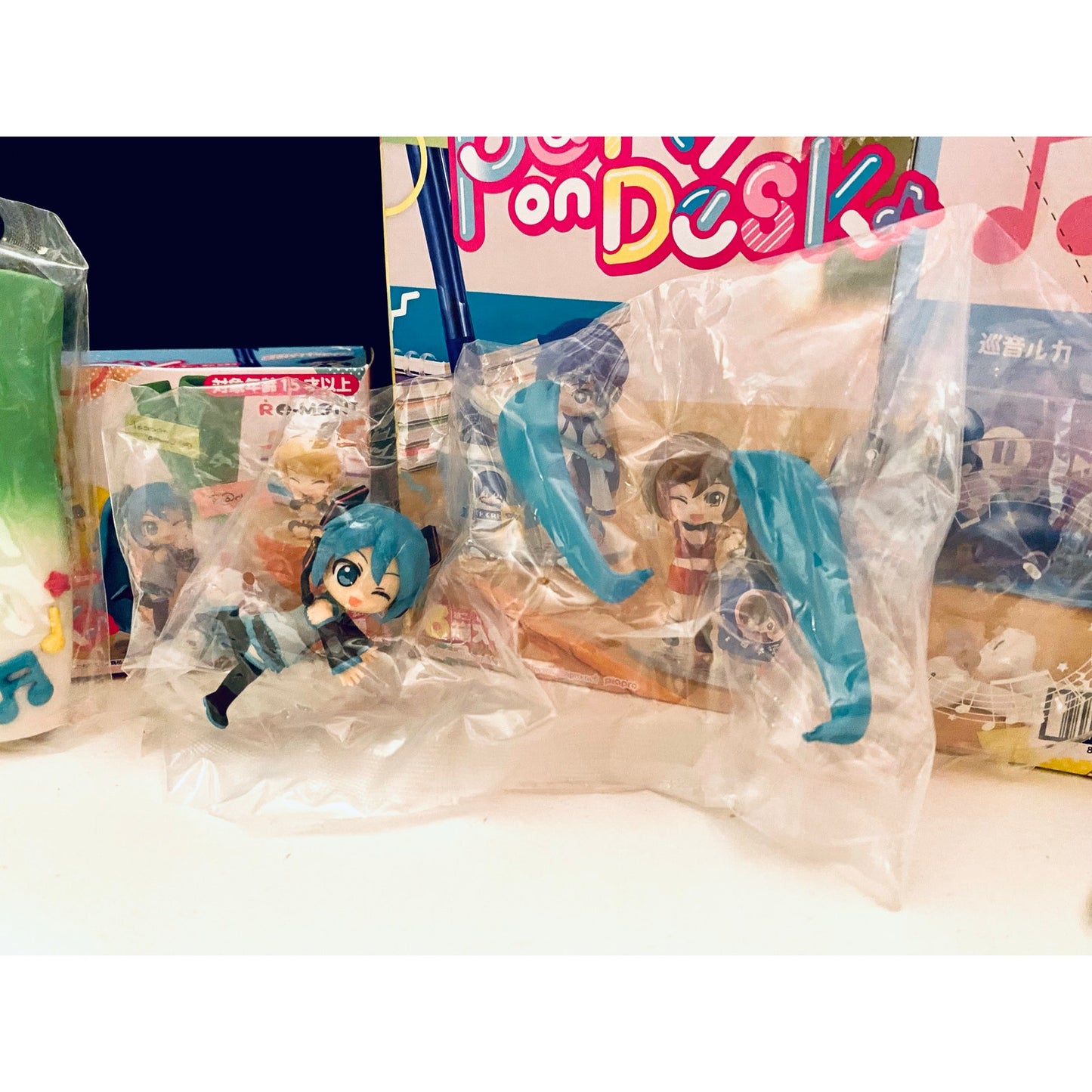 Re-ment Hatsune Miku Party On Desk Series Blind Box “Hatsune Miku”